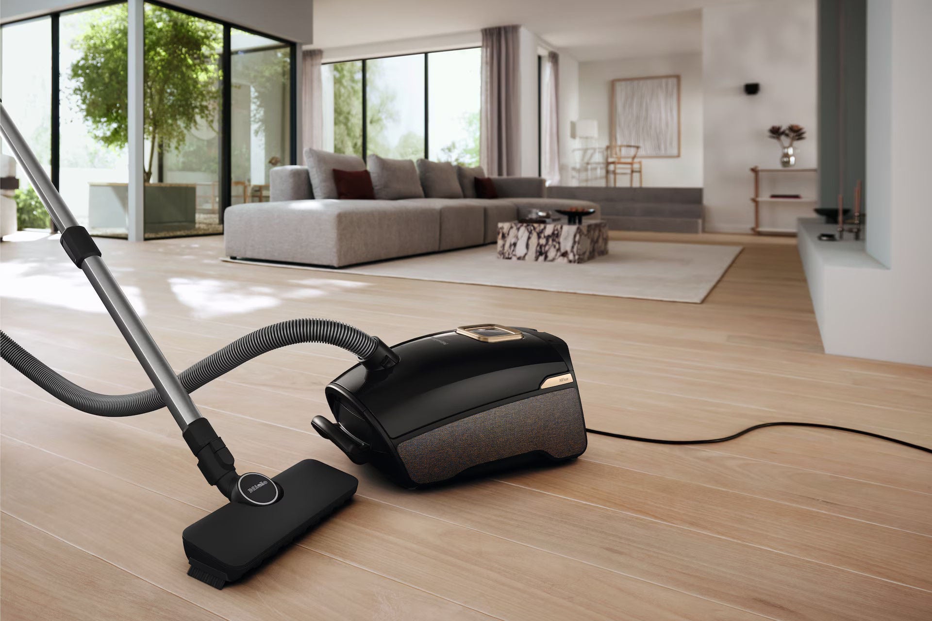 MIELE Guard L1 AllFloor Μαύρο Ηλεκτρική Σκούπα + Δώρο